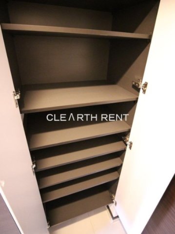 玄関　同タイプ別住戸写真となります。現況と異なる場合がございます。