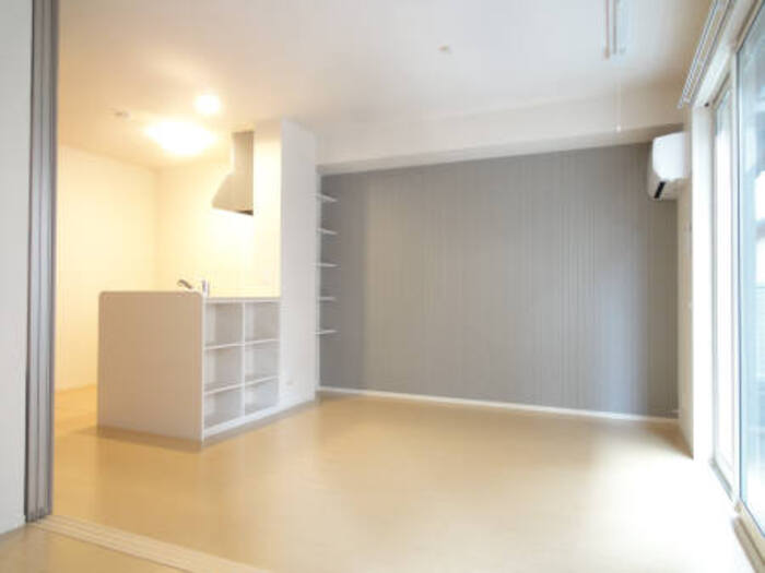 居室・リビング　※別号室の写真です。現況優先となります。