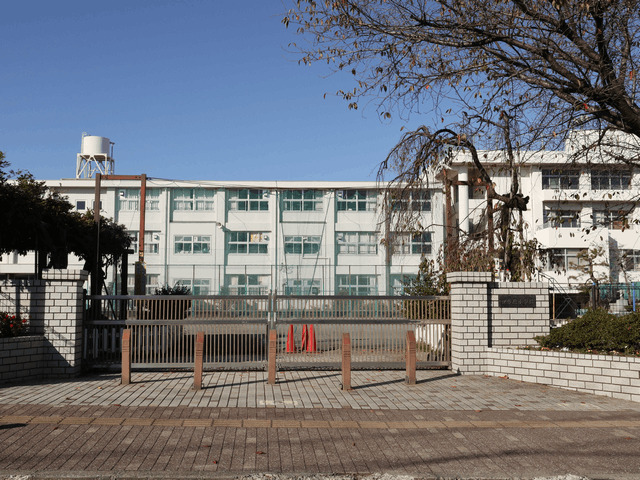 小学校　伊勢原市立伊勢原小学校（小学校）まで1218m