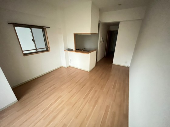 居室・リビング　※別号室の写真です