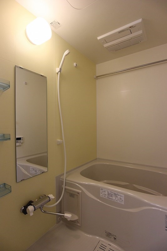 バス・シャワールーム　浴室乾燥機能付です。