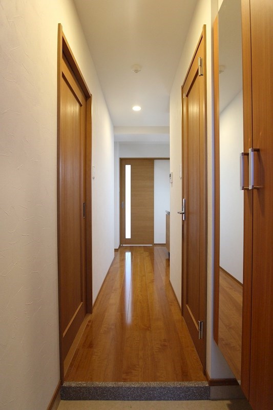 玄関　オシャレな玄関がお出迎え。