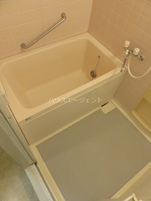 バス・シャワールーム　もちろん追い炊き機能付き。※参考画像・反転タイプ