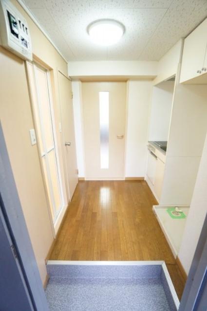 玄関　※同物件、反転タイプの写真になります。