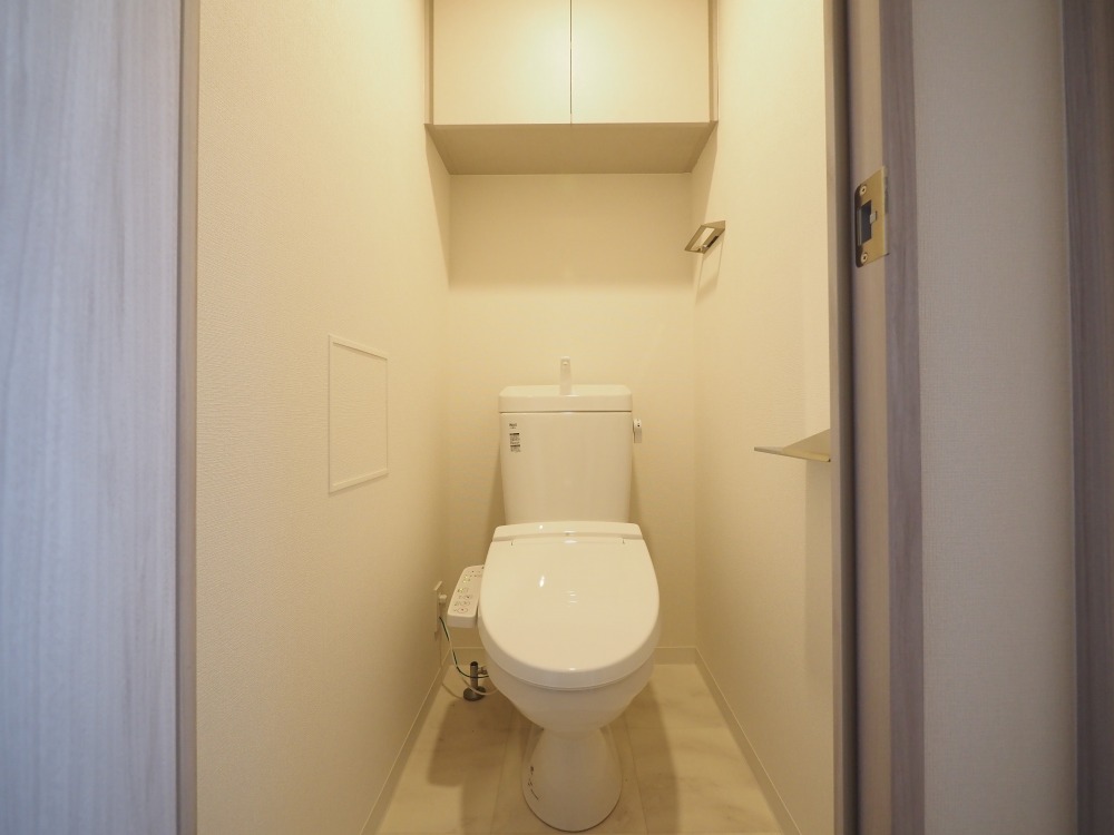 トイレ　落ち着いた色調のトイレです