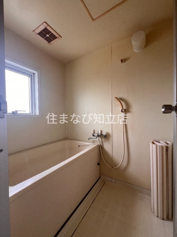 バス・シャワールーム　清掃前