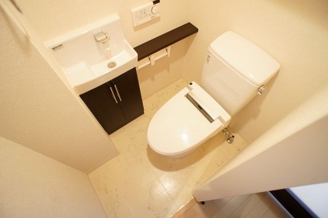 トイレ　※他のお部屋の参考写真となります。