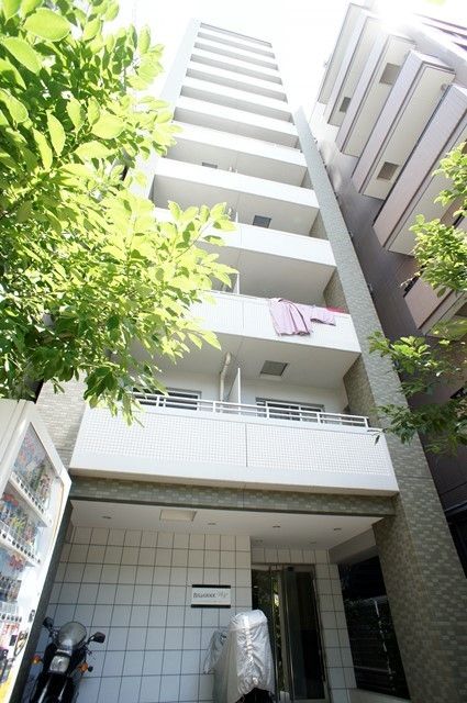 建物外観　12階建の鉄筋コンクリート造のマンション