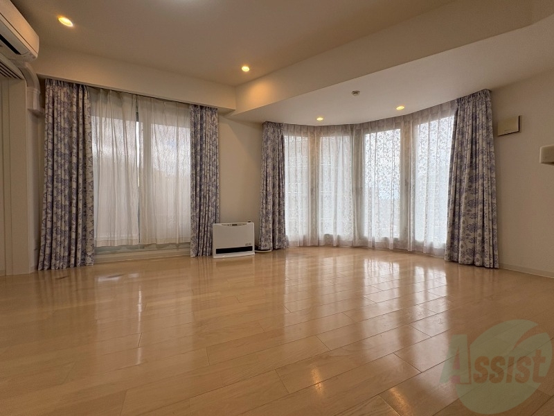 居室・リビング　広々としたリビングですね。使い勝手がよさそうですね！