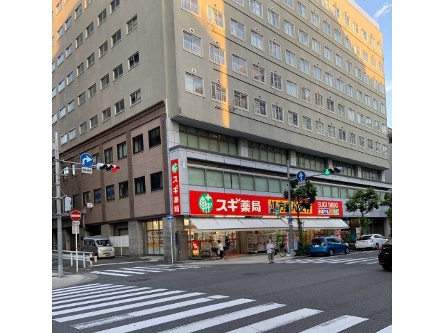 ドラックストア　スギ薬局瓦屋町店（ドラッグストア）まで715m