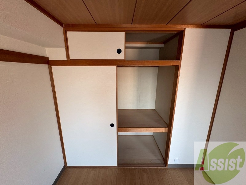 収納　リビング横の和室に押入があります！部屋がすっきり片付きます。