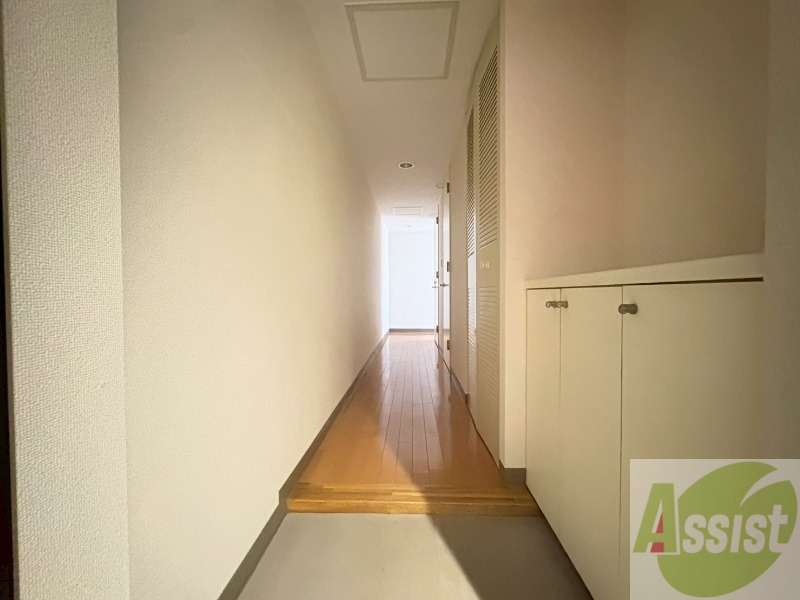 玄関　玄関の様子です。明るい印象ですね。気分もあがりそう。