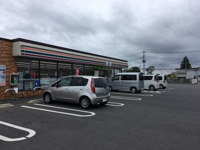 コンビニ　セブンイレブン（コンビニ）まで270m
