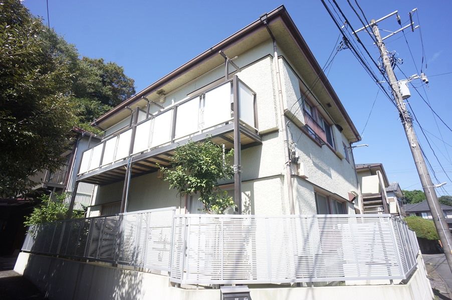 建物外観　南向き１フロア２世帯のお部屋です！