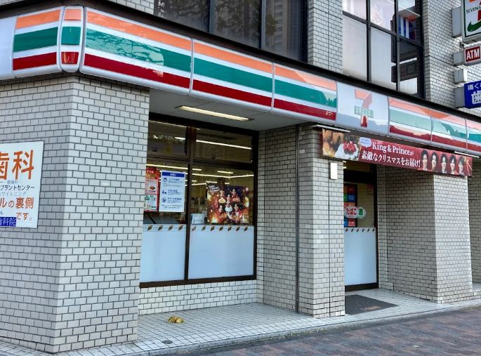 コンビニ　セブンイレブン文京本郷1丁目店（コンビニ）まで131m