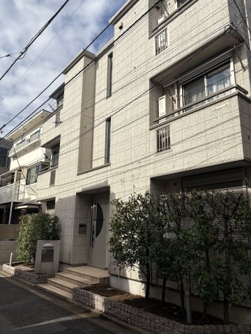 建物外観　東南側から見る外観写真