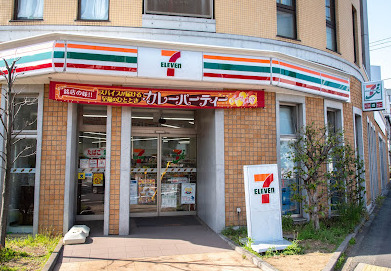 コンビニ　セブンイレブン 世田谷新代田駅前店（コンビニ）まで583m