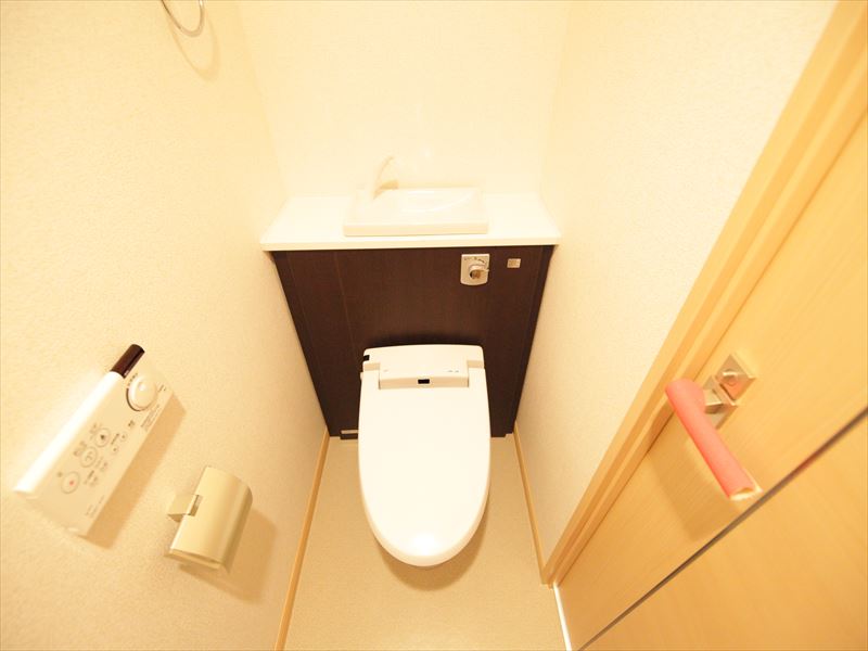 トイレ　温水洗浄便座付き