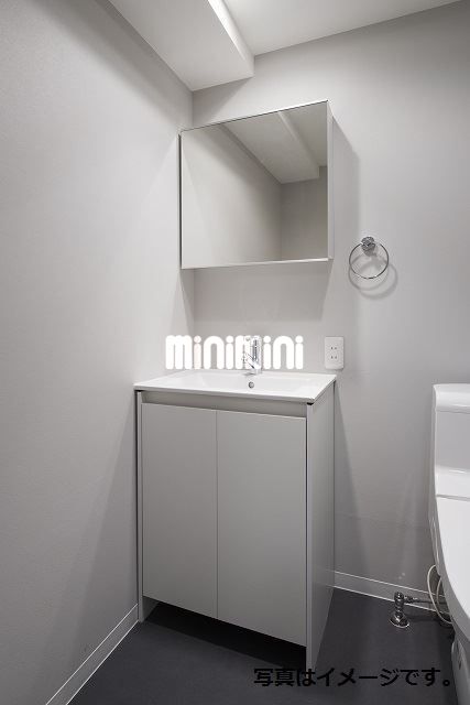 洗面設備　シャワー付きトイレがうれしいですね