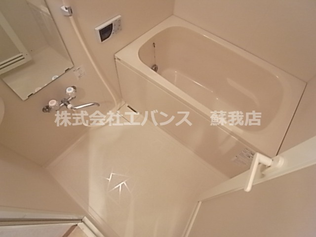 バス・シャワールーム　コンパクトで使いやすいお風呂です
