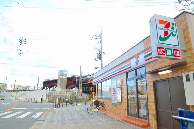 コンビニ　セブンイレブン　大阪東淀川駅前店（コンビニ）まで88m