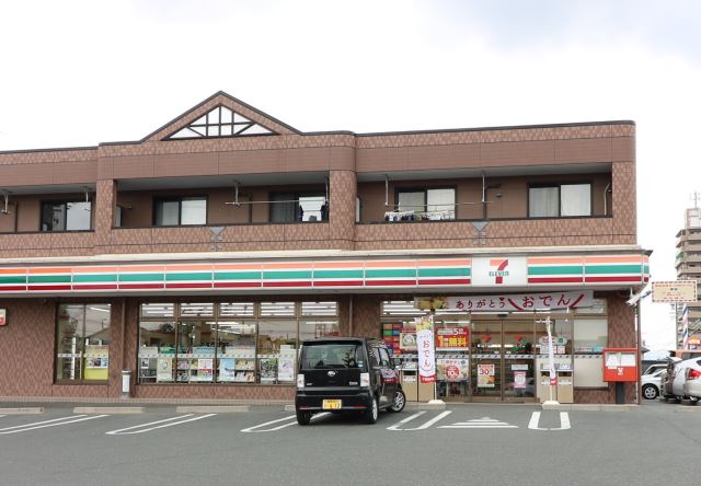 コンビニ　セブンイレブン（コンビニ）まで490m