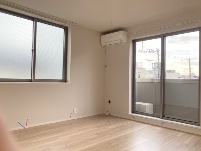 居室・リビング　★キレイなフローリングの角部屋です★