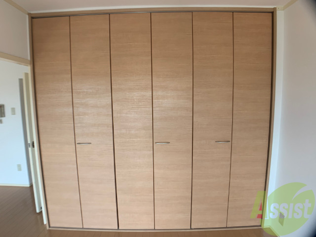 収納　クローゼットはこちら。お洋服や荷物はここへどうぞ。
