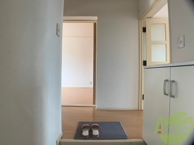 玄関　玄関の様子です。明るい印象ですね。気分もあがりそうです。