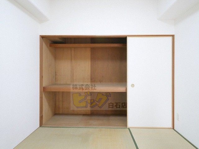 収納　壁一面の収納付きです♪