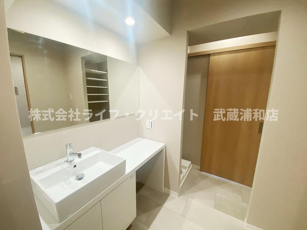 洗面設備　明るい洗面所です 別号室の参考写真です。
