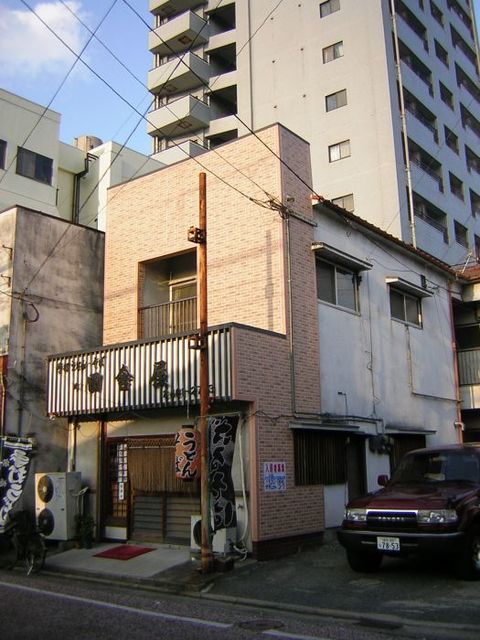 建物外観　美野島商店街バス通りに面します。