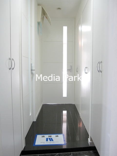 玄関　同物件別のお部屋の写真です。参考写真です。