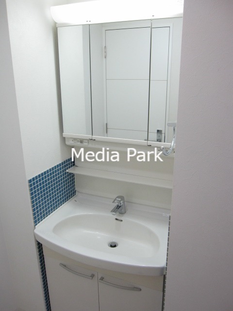 洗面設備　同物件別のお部屋の写真です。参考写真です。