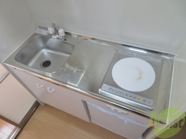 キッチン　１口のＩＨコンロもついてるので便利ですねー