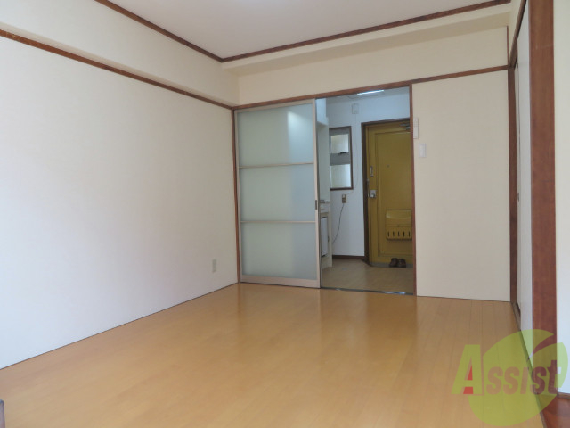 その他部屋・スペース　フローリングのお部屋なのでベッドを置いて寝室によさそうですね