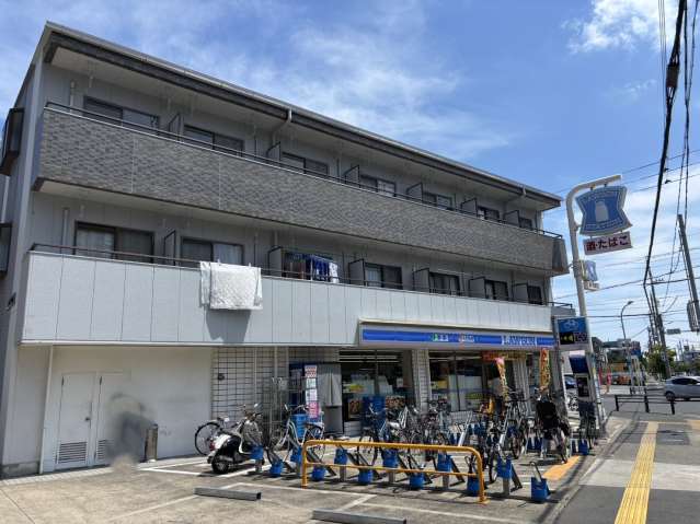 コンビニ　ローソンＪＲ八田駅前店（コンビニ）まで273m