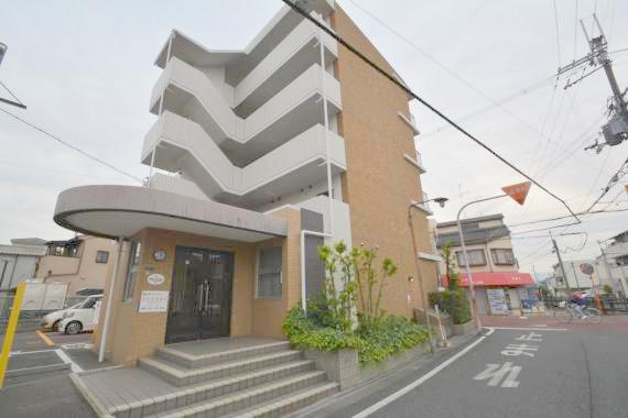 建物外観　存在感のある外観は落ちついた色合いで、堂々としていますね。