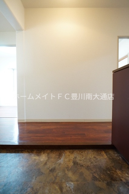 玄関　同型別部屋写真