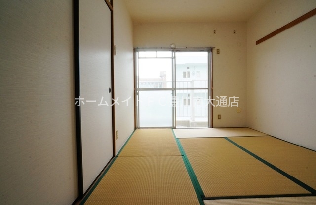 居室・リビング　同型別部屋写真