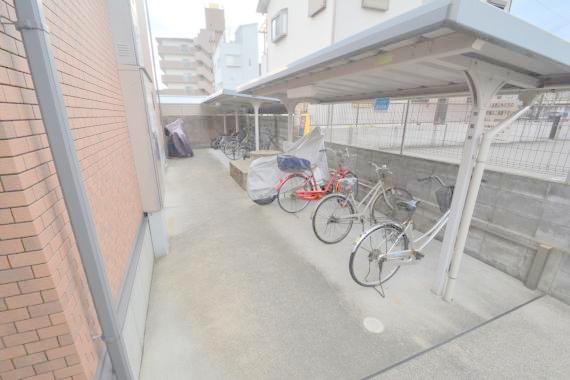 エントランス　あなたの大事な自転車も安心してとめることができますね。