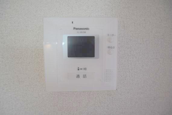 セキュリティ　TVモニターホンで来客が誰か確認してから開けて下さいね