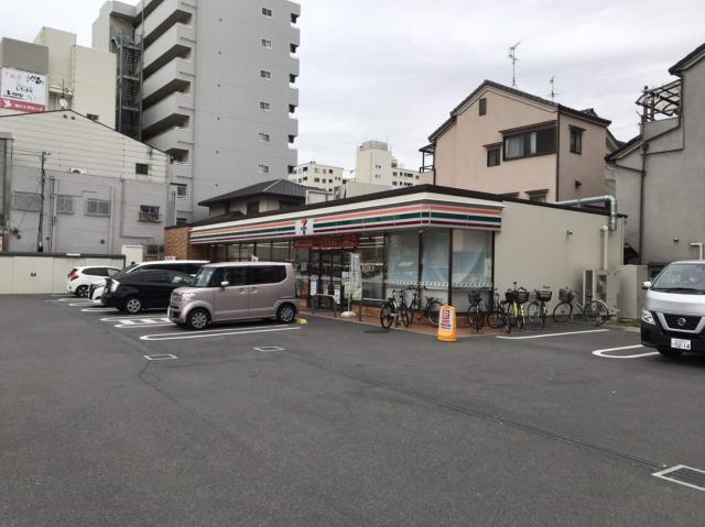 コンビニ　セブンイレブン（コンビニ）まで400m
