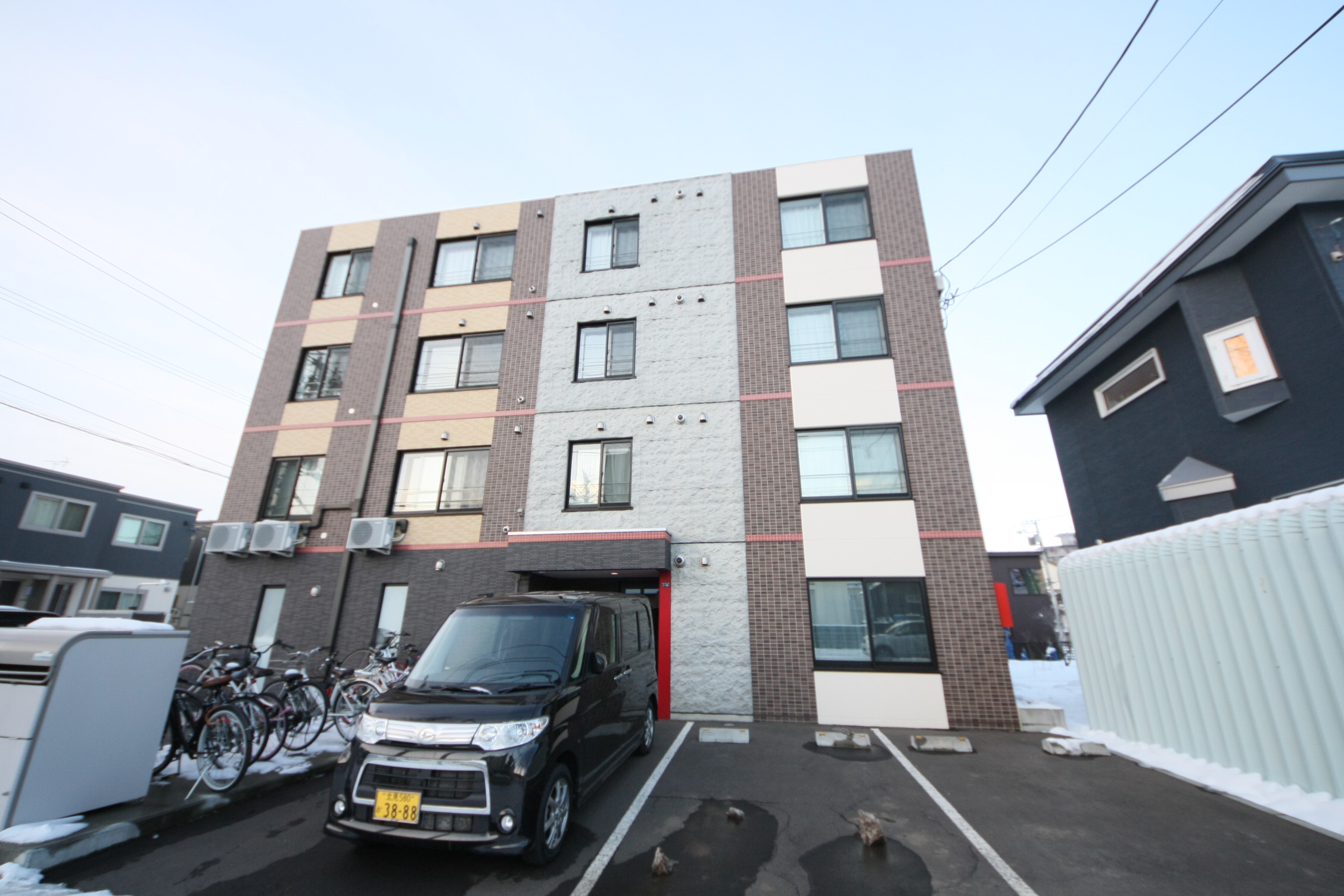 建物外観　☆地下鉄東西線【菊水駅】まで徒歩4分！