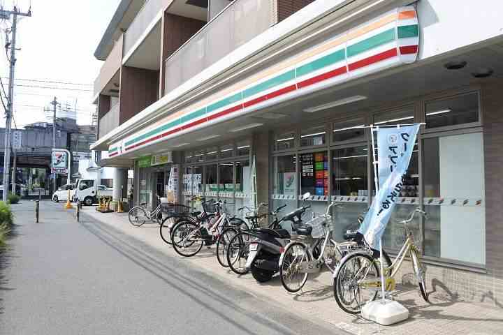 コンビニ　セブンイレブン（コンビニ）まで1981m