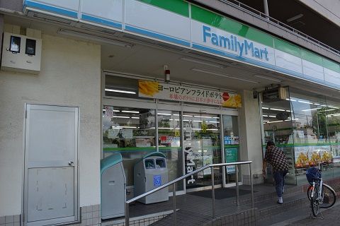 コンビニ　ファミリーマート 城東鴫野西店（コンビニ）まで639m