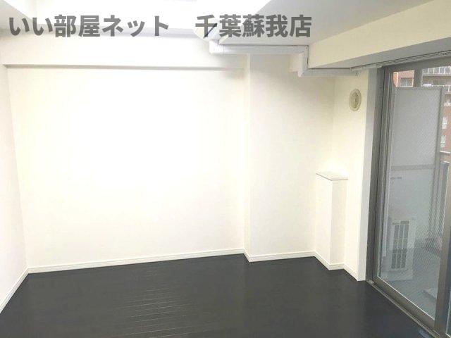 その他部屋・スペース　落ち着いた色調の寝室です