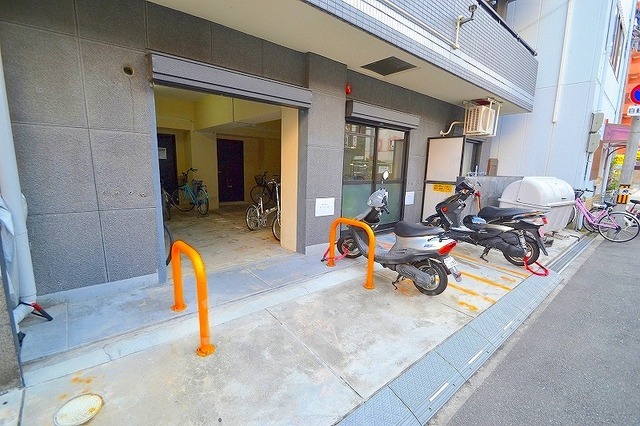 駐車場　バイク