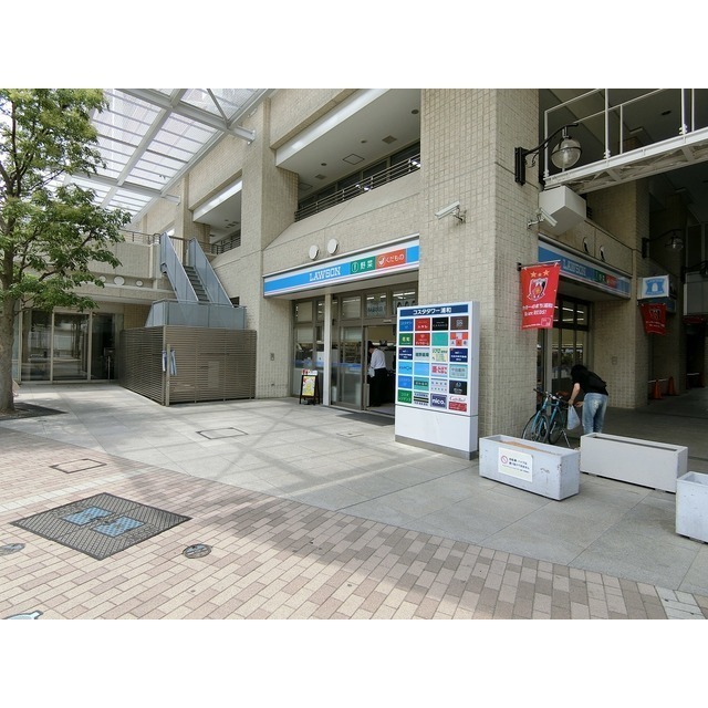 コンビニ　ローソンさいたま岸町四丁目店（コンビニ）まで180m