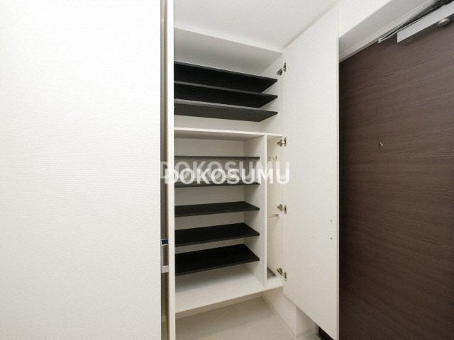 玄関　住まいの顔として相応しい、気品とゆとりのあるエントランス。